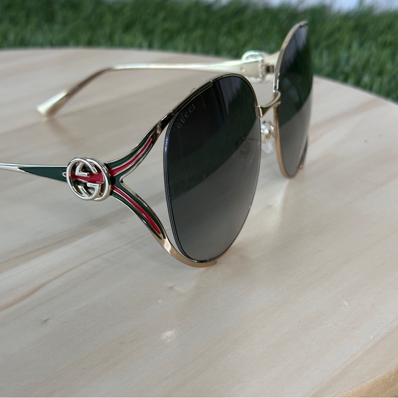 Gucci oversized oval sunglasses with case drawstring bag and cleaning cloth - Picture 6 of 14